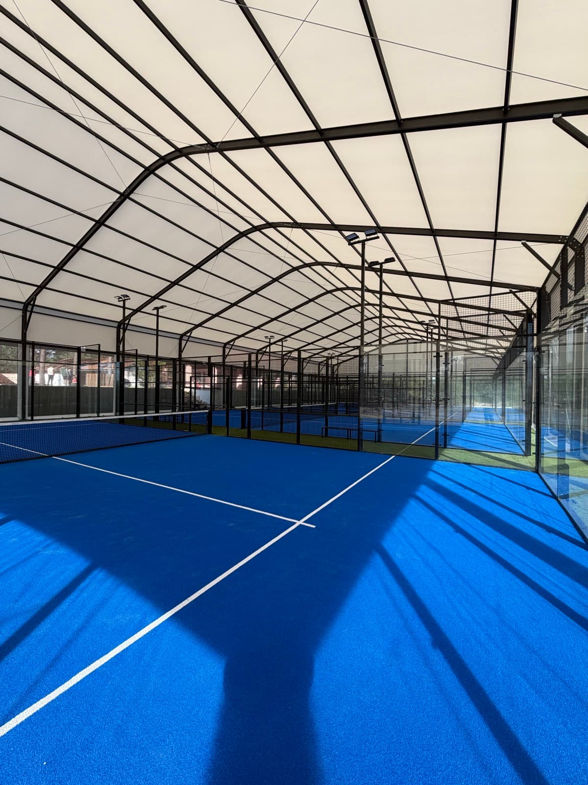 Indoor padel courts at Peru Padel club in Quinta do Conde