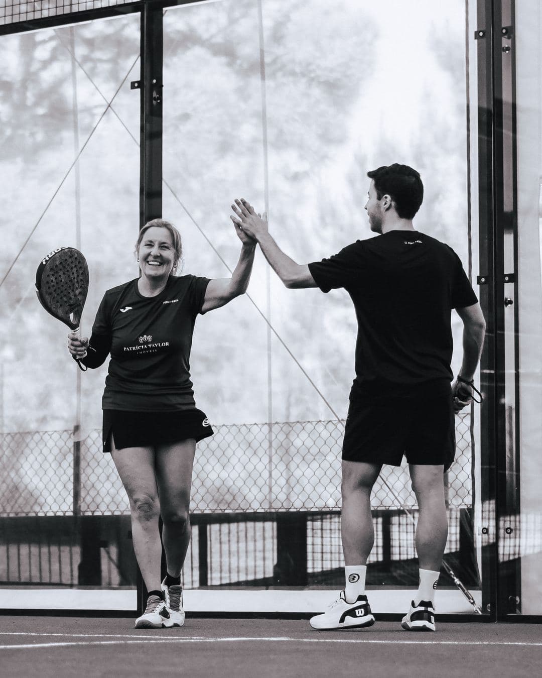 Mixed pair celebrating at Peru Padel